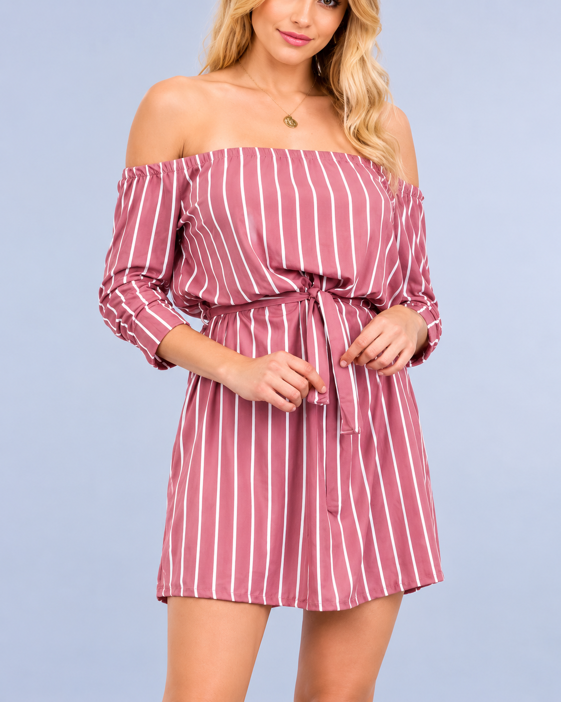 Vestido listrado ombro a ombro